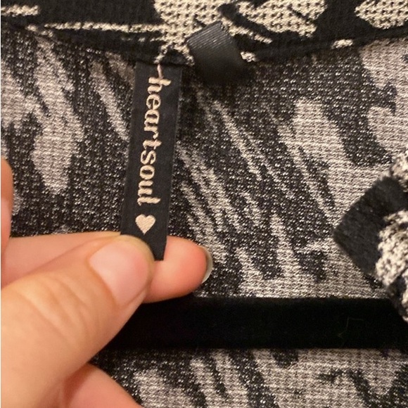 Black and Gray Patterned Women's Top - Picture 2 of 9